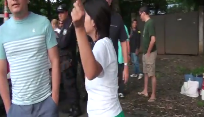 2018 08 04 21.07.40 - Capturan a mujer ebria y sus amigos agreden a periodista.