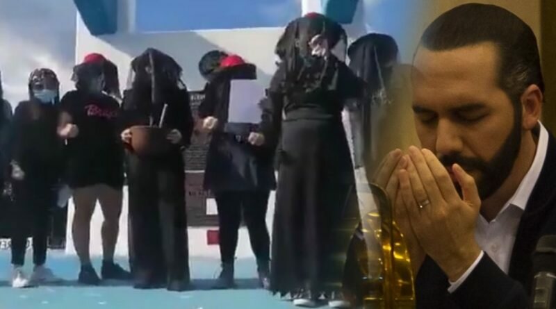 Protesta de oposición de Bukele termina en rito de brujería por parte de mujeres en donde maldicen al gobierno.