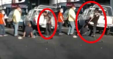 Captan a Limpia Parabrisas en La Rabida, golpeando a señor de la tercera edad en plena calle.