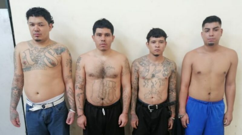 Capturan a pandilleros que llegaron a pedir la renta a coaster en Apopa.