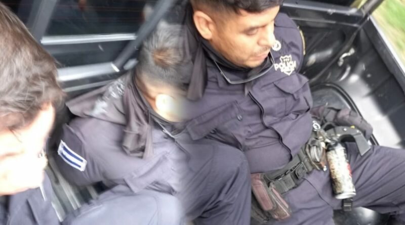 Reportan captura de dos policías en Santa Ana por extorsionar, la ley va pareja para todos.