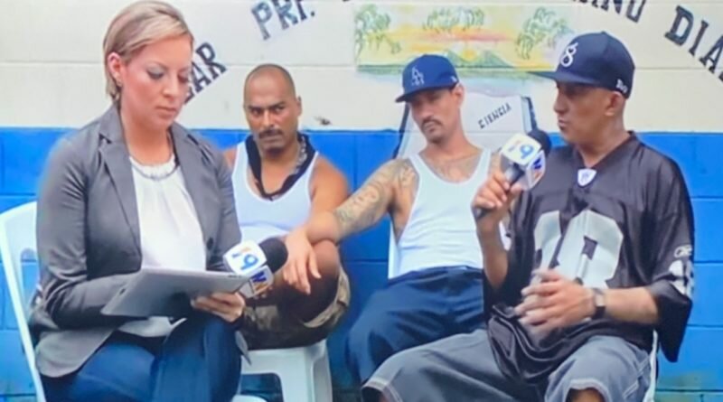 Reportera que entrevistaba a pandilleros para la Tregua revienta contra el gobierno por lo que está haciendo en El Salvador.