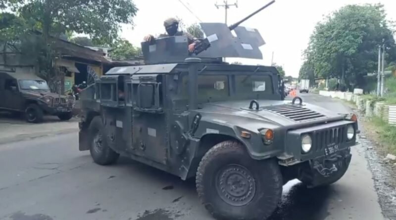 Militares llegan a los alrededores del Penal de Mariona para poner orden y seguridad.