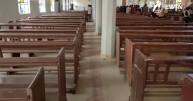 Hombres armados irrumpen en misa y atacan a feligreses católicos en Nigeria.