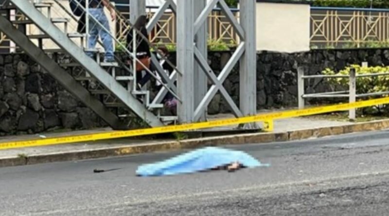 Un vigilante falleció atropellado cuando intentaba cruzar la calle en Ciudad Merliot, Santa Tecla.