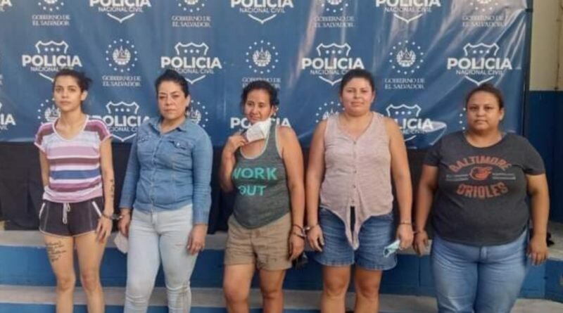 Capturan a 5 mujeres por pelearse por el mismo hombre en San Felipe, Ilopango.